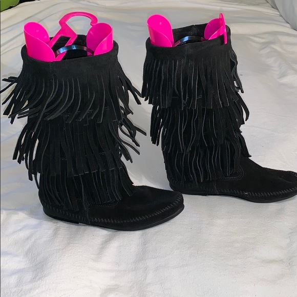 EUC Size 7 Black Minnetonka 12” tall fringe boots - Picture 1 of 7